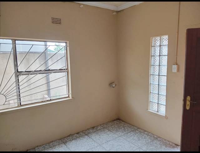 3 BEDROOM HOUSE FOR SALE IN EVATON WEST